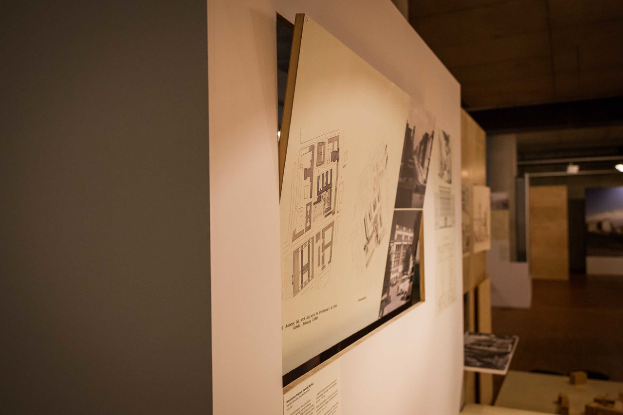 Tożsamość. 100 lat polskiej architektury wystawa NIAIU Artmontage 08
