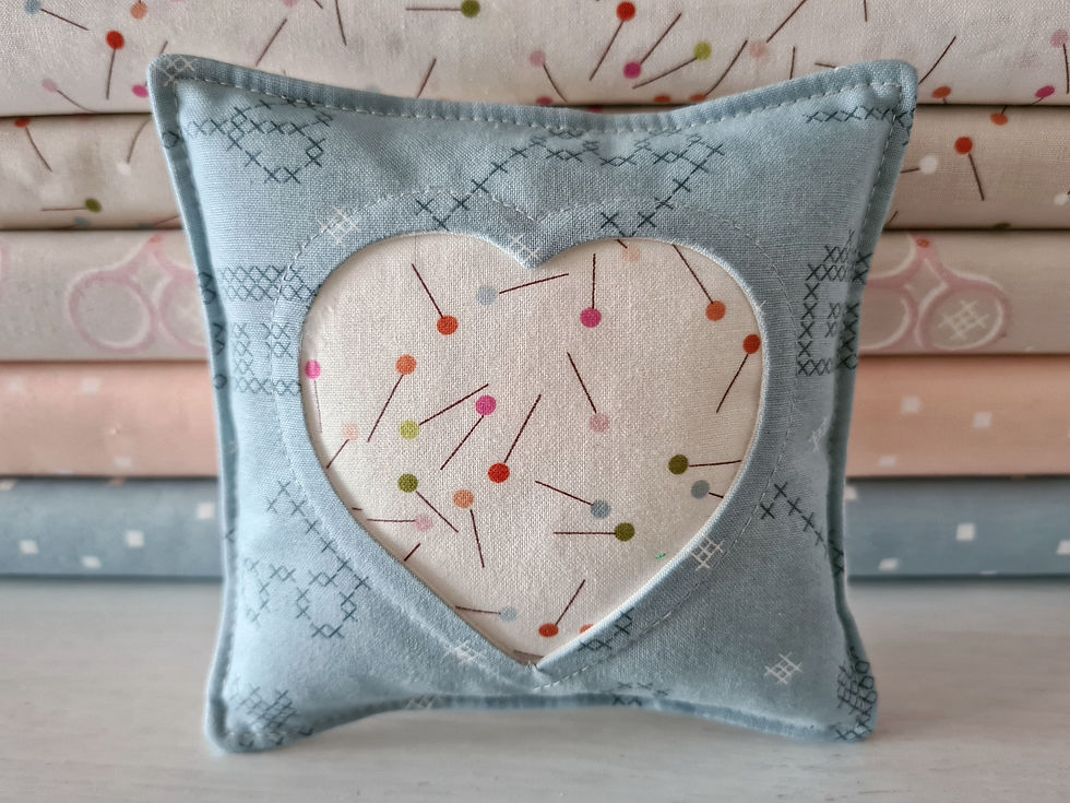 Just Quilting Heart Aperture Pincushion Kit - Blue/White