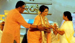 বঙ্গভূষণ সম্মাননা পেলেন রেজওয়ানা চৌধুরী বন্যা।