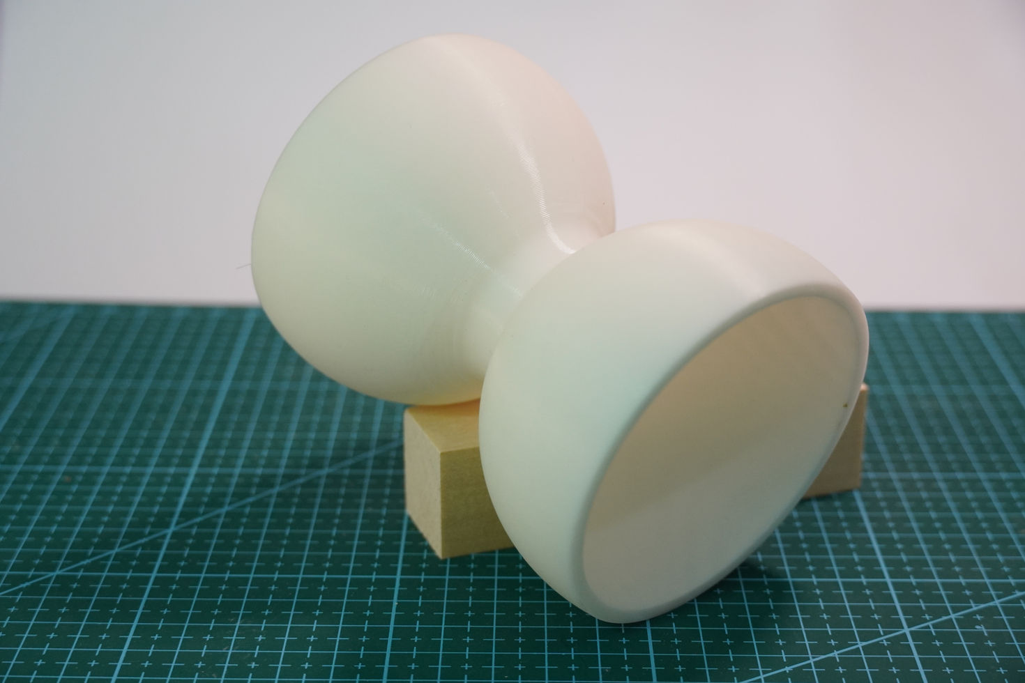 מבט צד של רולר למאסג' לפאשיה ולשרירים היד