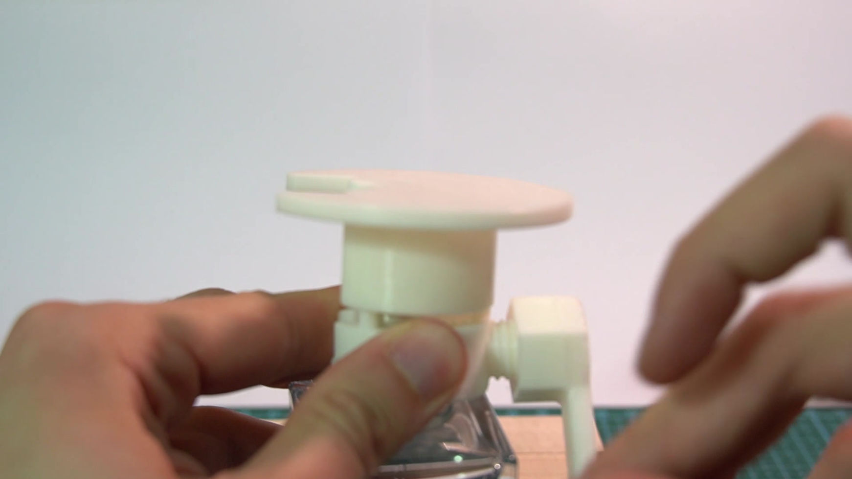 סרטון בו רואים שימוש של המוצר