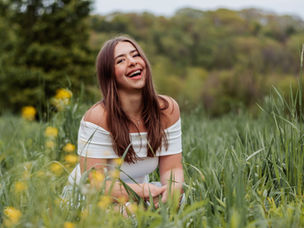 a high school senior girl portrait in a field at boyce mayview park