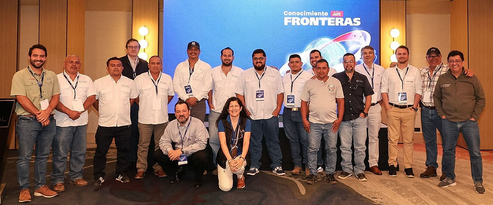 Equipos de Vitali Alimentos en El Salvador. Foto cortesía de Aviagen.