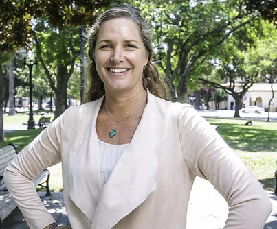 Jo headshot_edited.jpg