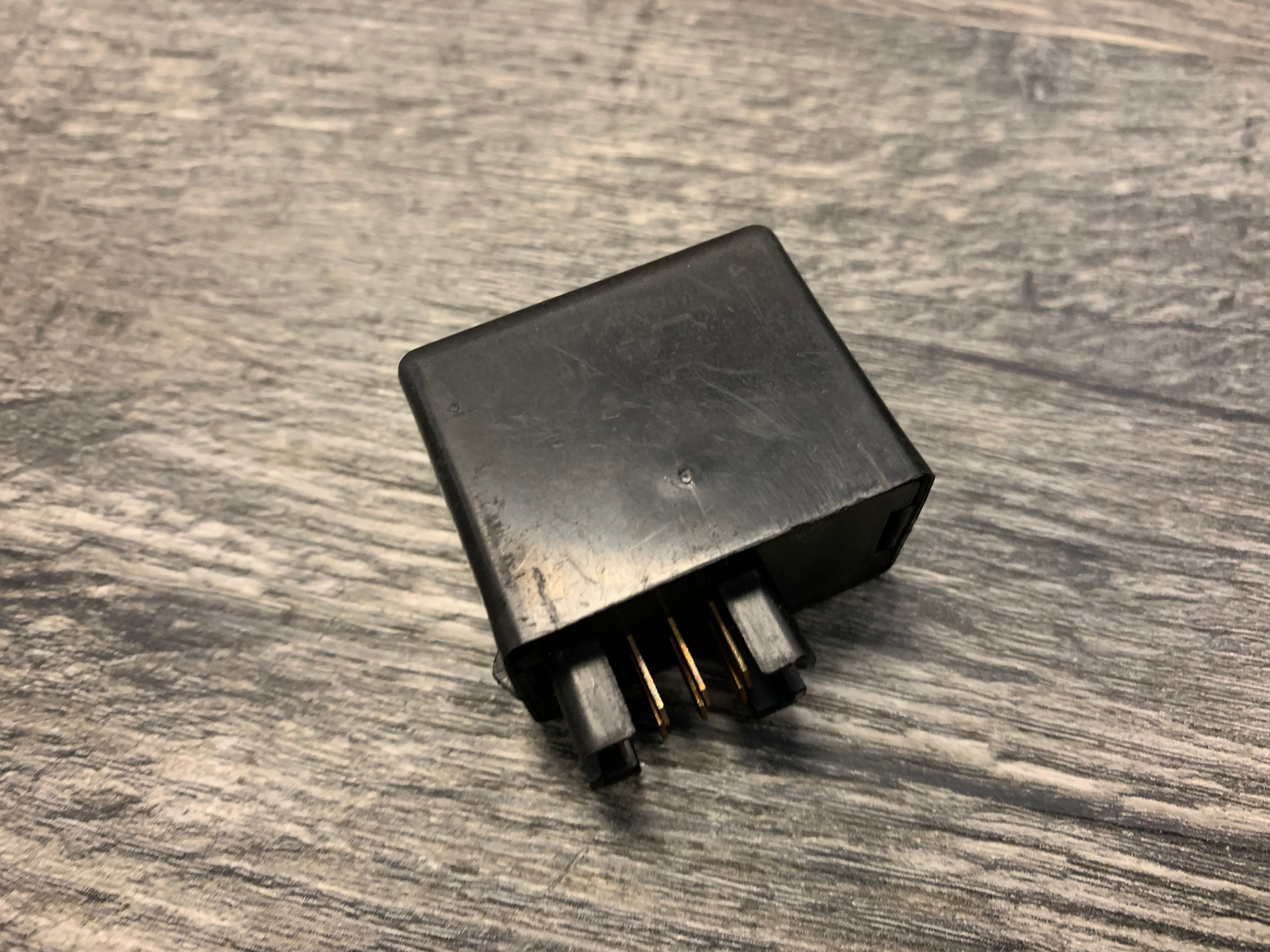 Suzuki GSXR600 GSXR750 OEM Turn Signal Flasher Relay