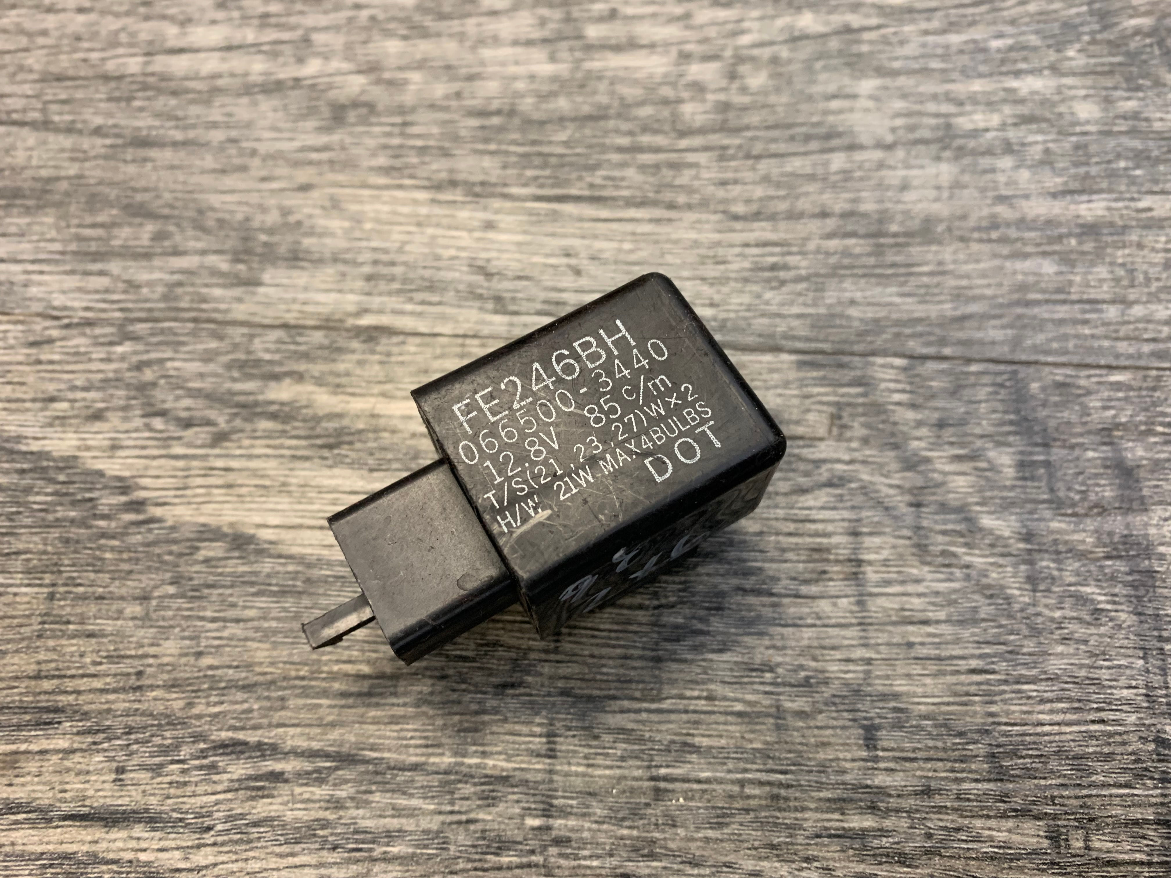 Kawasaki ZX6R ZX6G ZX9R ZZR600 Ninja OEM Turn Signal Flasher Relay