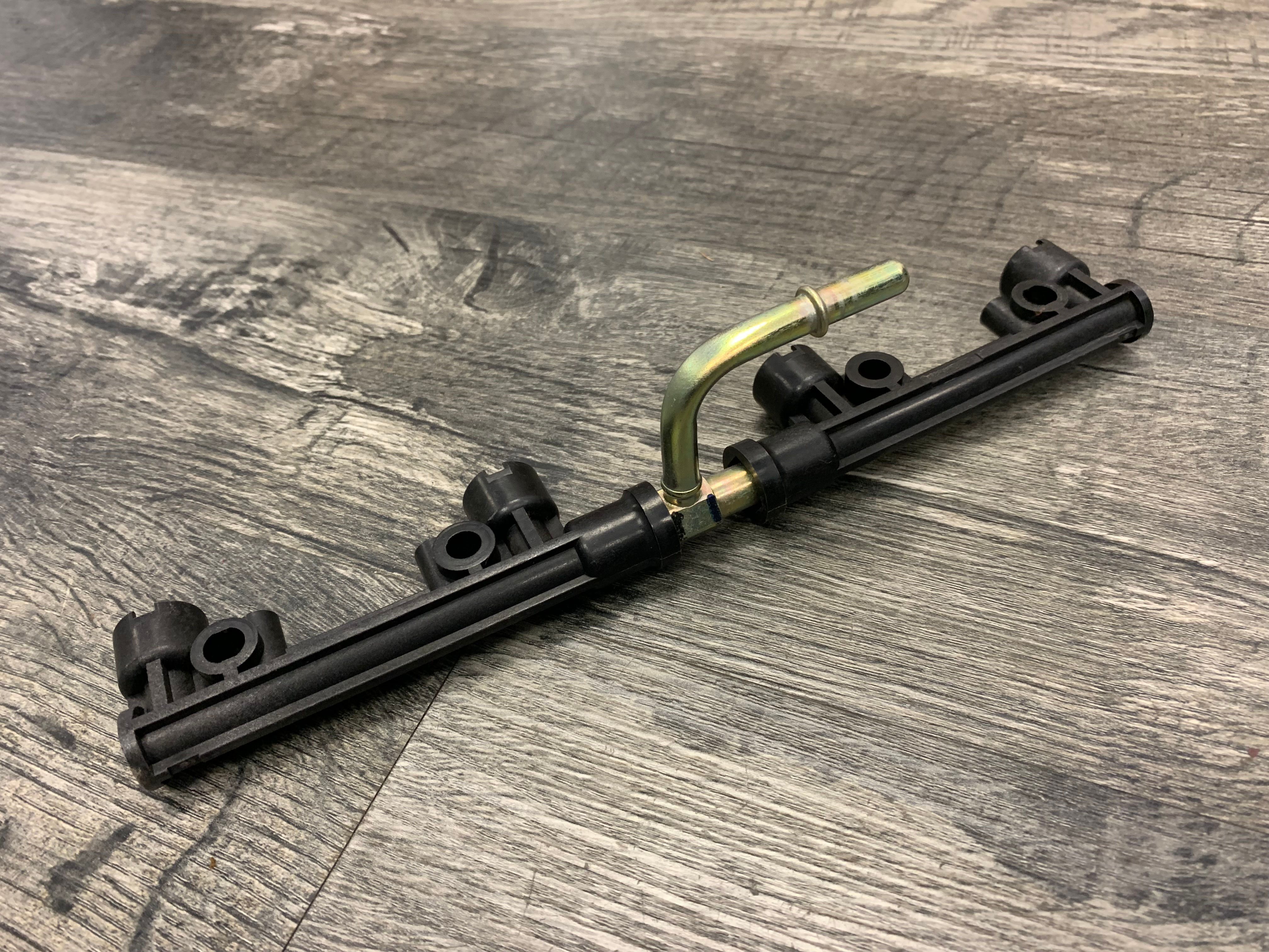 Suzuki 2003 2004 GSXR1000 OEM Throttle Body Fuel Injector Pipe Rail Joint