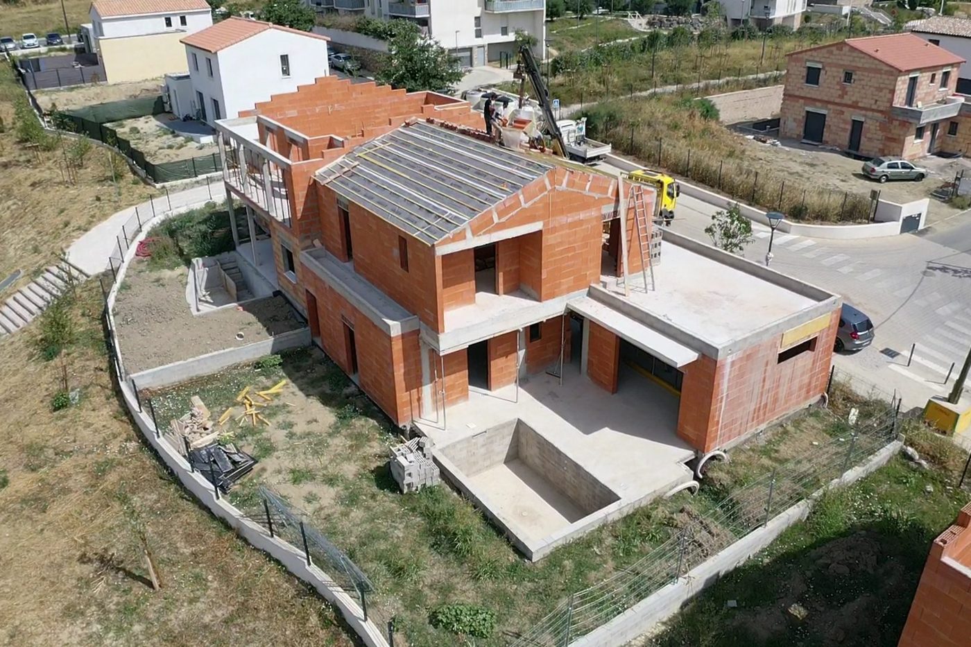 Maison à étage en construction, vue du ciel