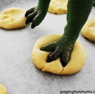 dinosaur cookies