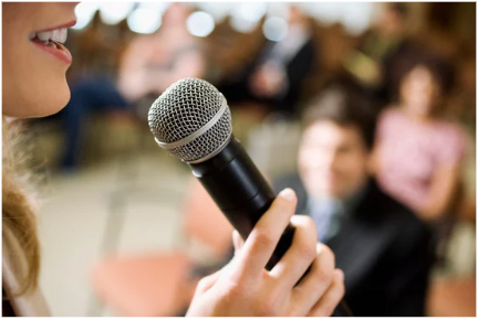 Hablar desde la autenticidad es permitir que la voz salga sin miedo al juicio interno.