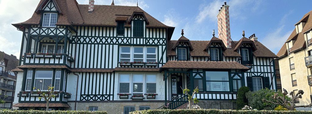 transitional-eclectic-house-of-france-in
