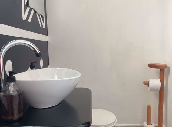 Beautiful African art bathroom