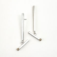 EarSplitLineDots (1)_edited_edited.jpg