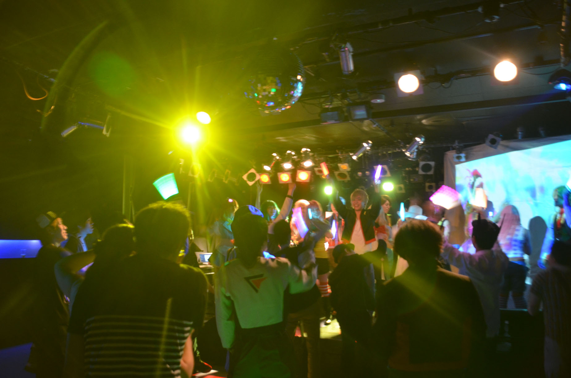 マクロスナイト About Us