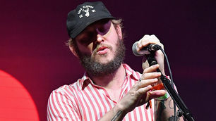 Bon Iver lançou seu novo álbum, 'i,i'