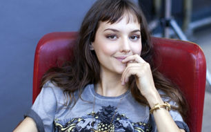 Vem! Mallu Magalhães lança novo disco!