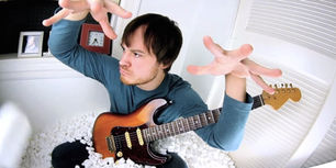 Rob Scallon faz cover de Master Of Puppets do Metallica