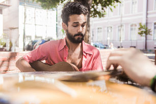 Diego Marques lança EP em Sarau com convidados especiais