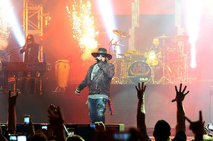 Guns N' Roses é detido no Canadá por porte de armas