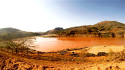 fotos das primeiras áreas atingidas após o rompimento da barragem da SAMARCO_edited