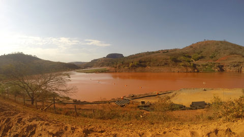 fotos das primeiras áreas atingidas após o rompimento da barragem da SAMARCO.jpg
