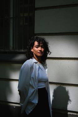 Outdoor Shooting mit Paula – natürliche, ausdrucksstarke Portraitfotografie zur Erweiterung ihres Modelportfolios mit Stil und Vielseitigkeit.