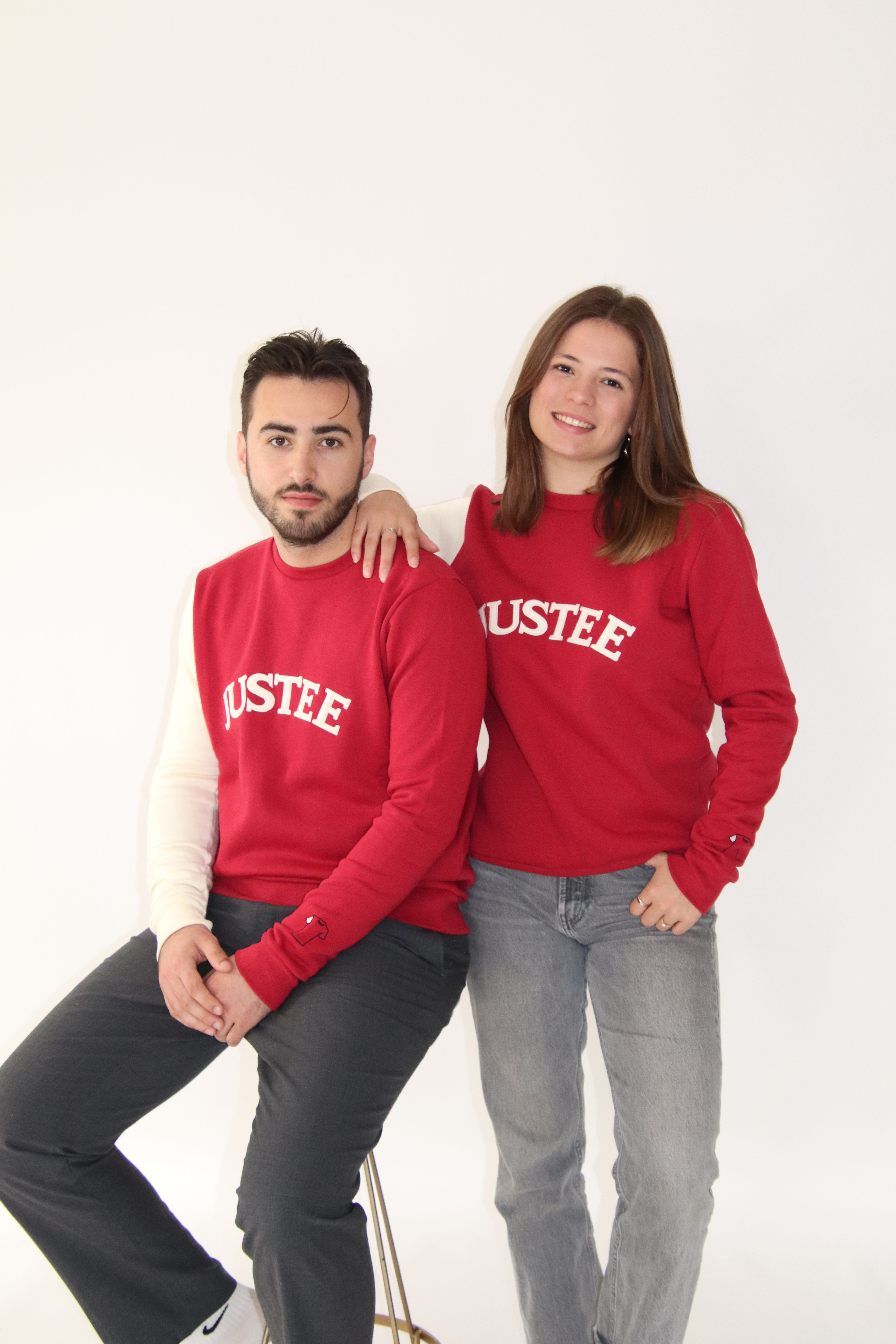 pull homme femme rouge et beige justee