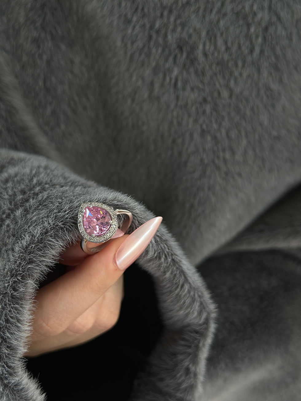 Thumbnail: Pink Elegance: Sterling Silver Women's Ring with Heart-Shaped Pink Zircon Stone