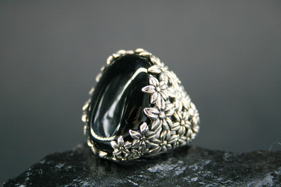 Thumbnail: Floral Elegance: 925 Sterling Silver Ring with Onyx Gemstone