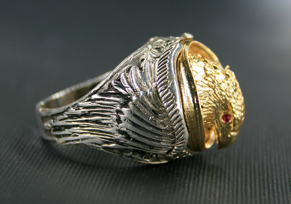 Thumbnail: Exquisite Silver Ring Featuring a Golden Eagle Design