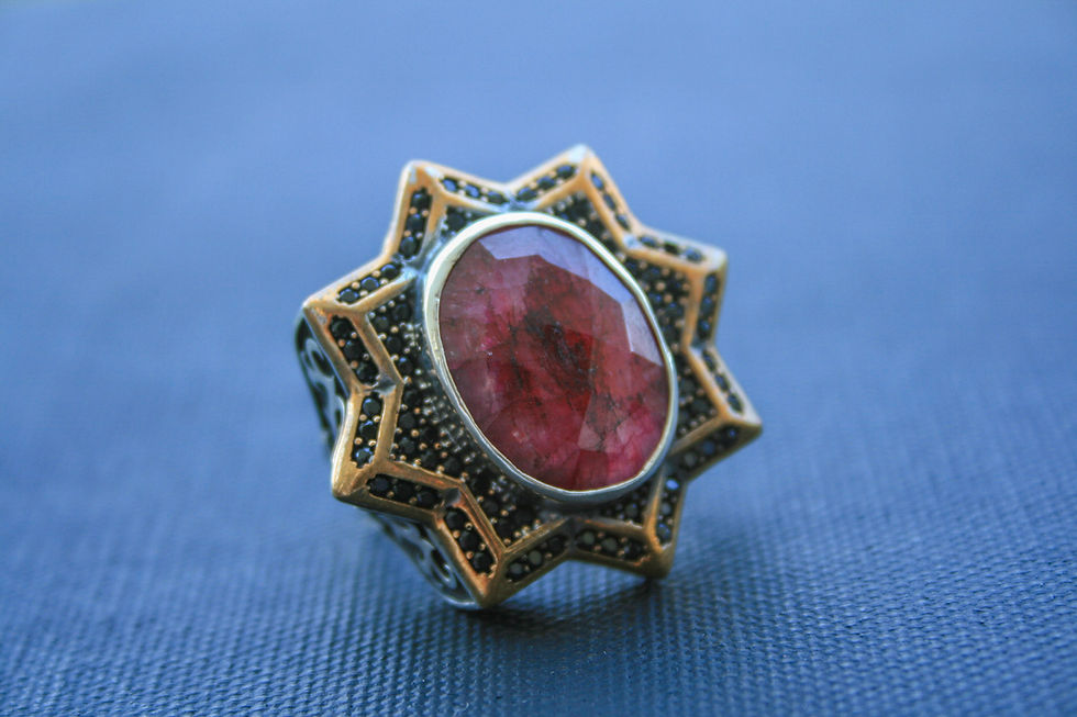 Thumbnail: Unisex Sterling Silver Star-Frame Ruby Ring – Natural Faceted Ruby & Black Stone