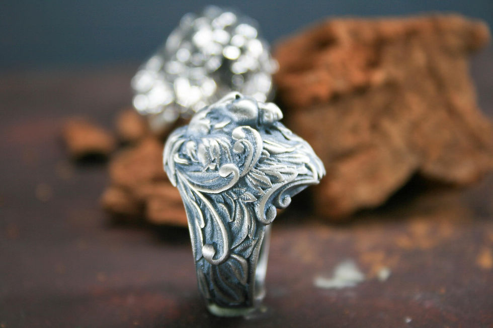Thumbnail: 925 Sterling Silver Lion Figurine Ring: Elegant and Powerful Silver Lion Details