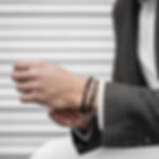 L'homme idéal double bracelet porté noir homme Botini