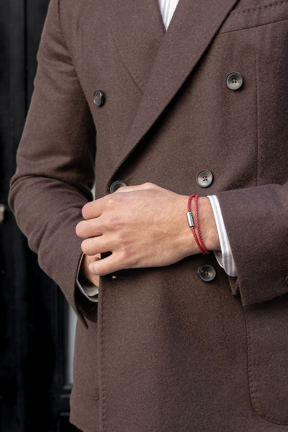Thumbnail: Red Elba double bracelet rouge homme porté Atelier Botini