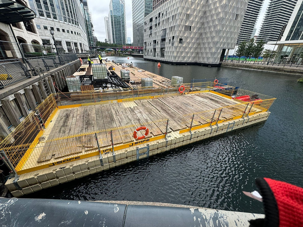 Integrated Edge Protection for Safer Modular Pontoon Systems