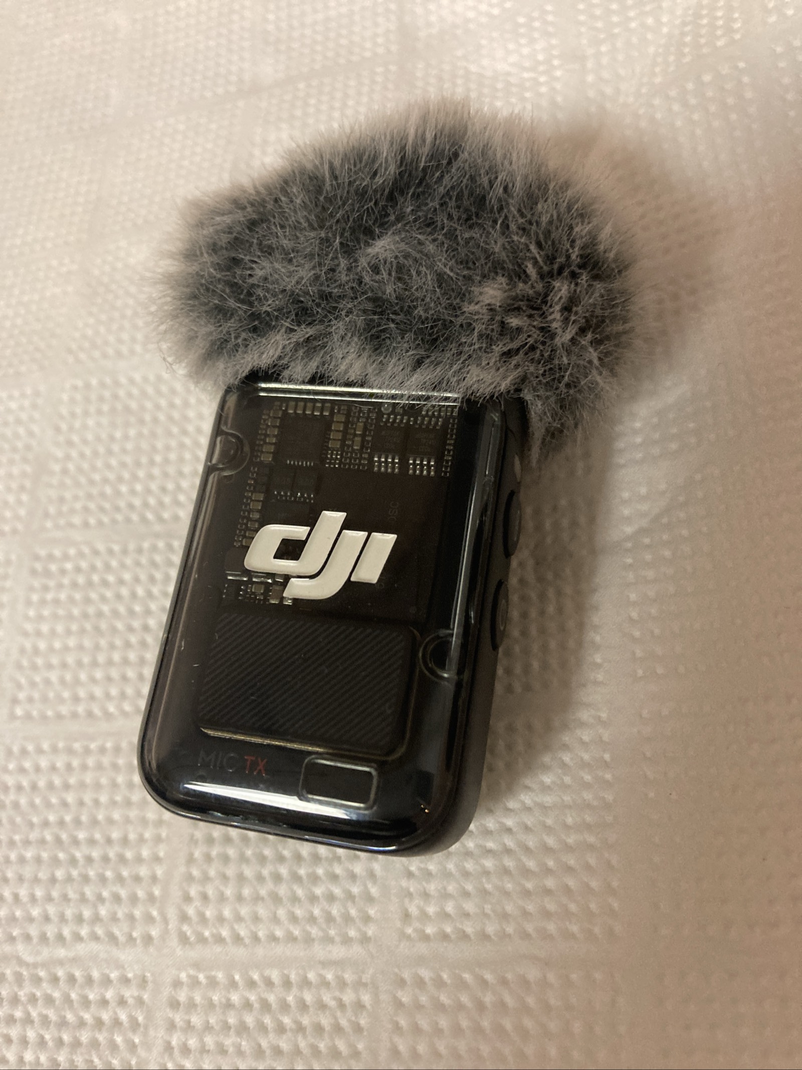 Émetteur DJI Mic 2 avec bonnette anti-vent