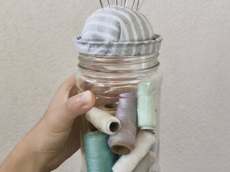 Easy upcycling DIY: Jar lid pin cushion