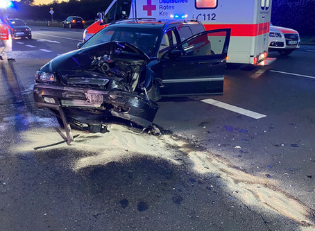 Verkehrsunfall G1 - PKW Unfall mit auslaufenden Betriebsstoffen
