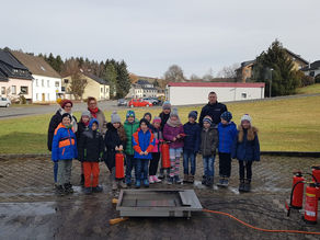 Grundschule Stadtkyll zu Gast bei der Feuerwehr Stadtkyll
