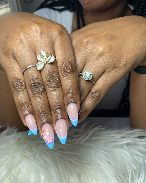 Get your nails done at Finy Nails Studio 💅Contact us 055 679 6582Location- La Bawaleshie 
