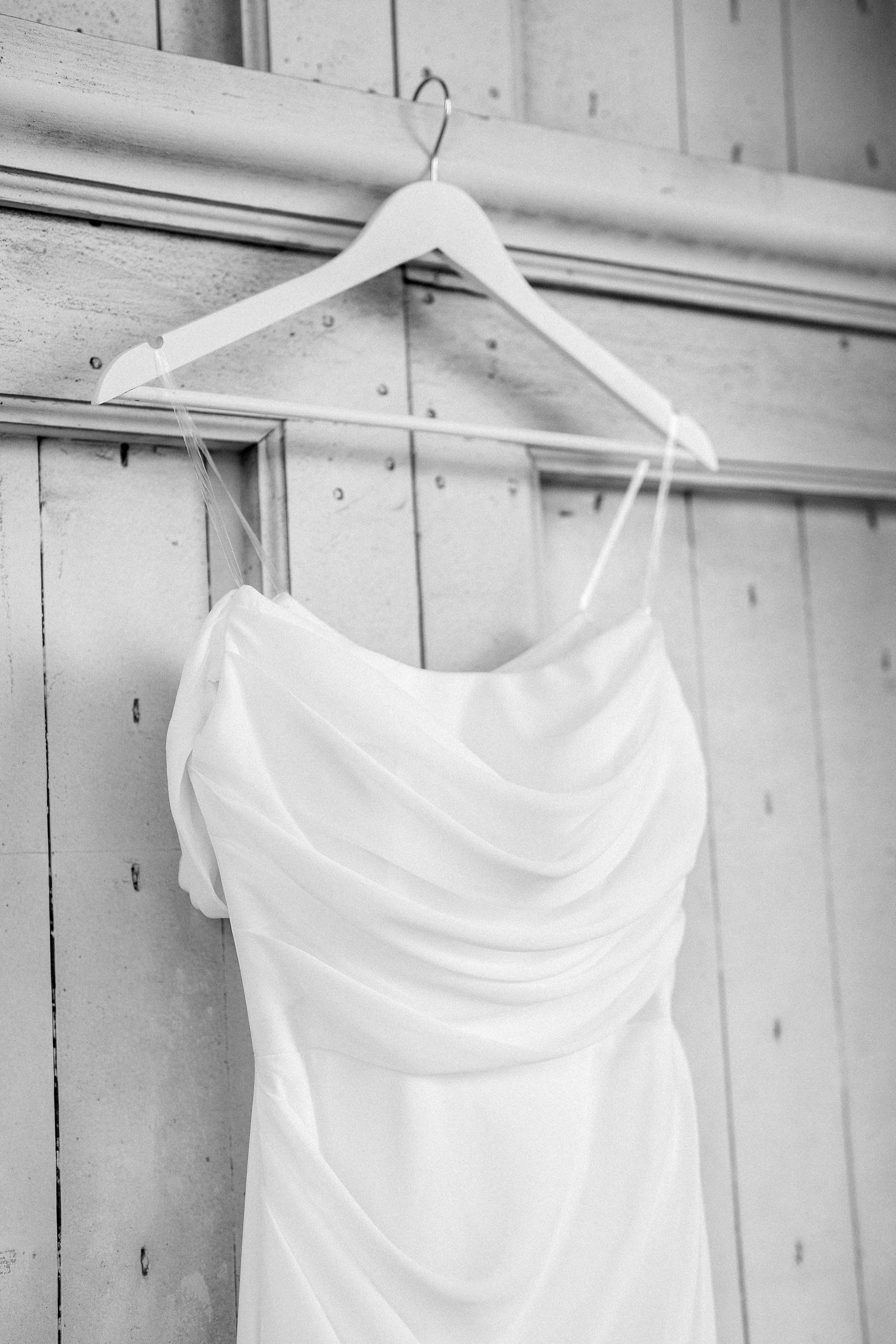 Robe de mariée noir et blanc - photographe de mariage en Provence