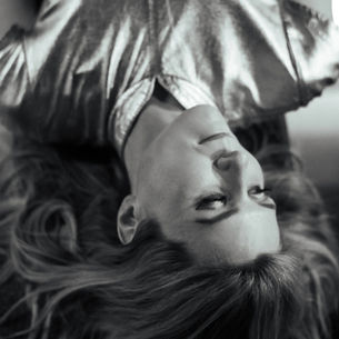 SINGLE REVIEW: AMY VIX - COLD SHOULDER