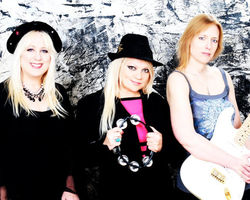 Sisters-2.jpg 2015-6-12-19:29:21