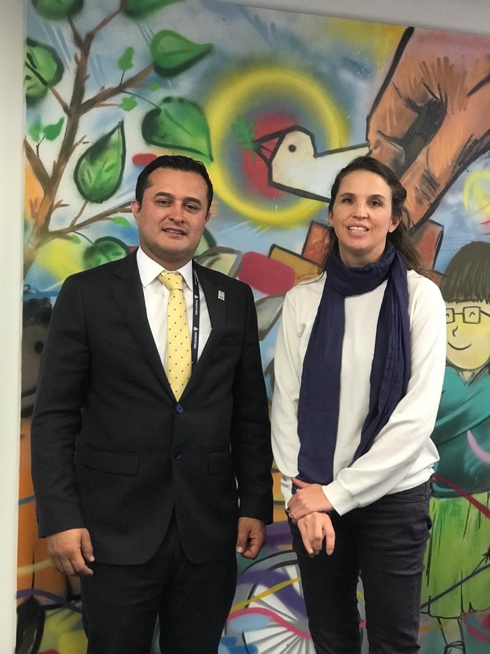 Archivo de Jorge Iván Torres Ramírez: recuerdo de un encuentro junto a un mural.