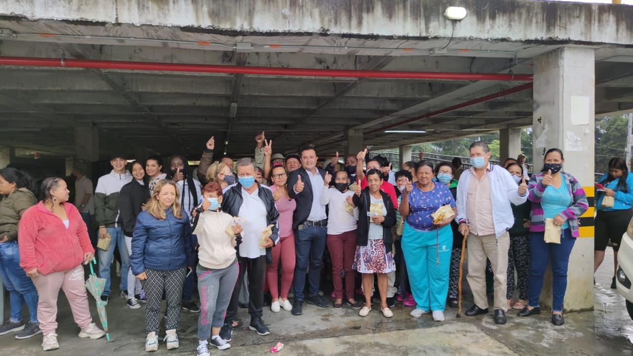 Archivo de Jorge Iván Torres Ramírez: encuentro con un grupo de la comunidad.