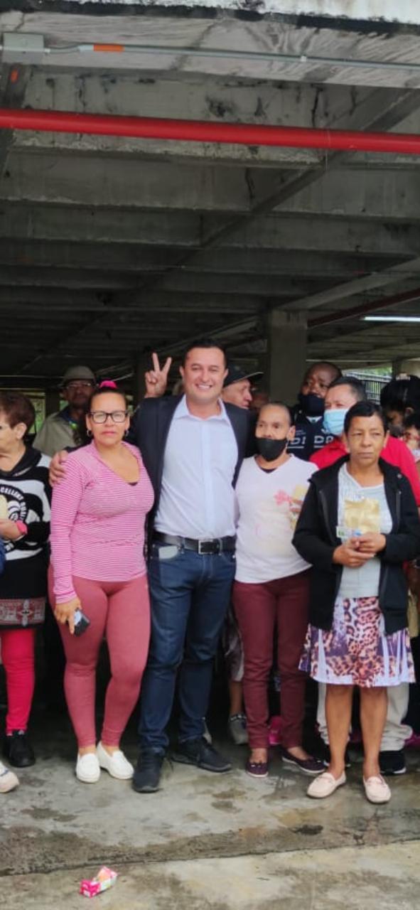 Archivo de Jorge Iván Torres Ramírez: encuentro con asistentes de la comunidad.