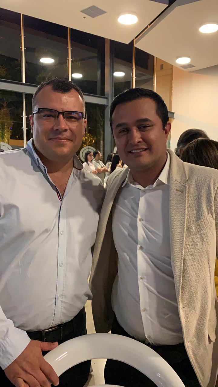 Archivo de Jorge Iván Torres Ramírez: encuentro durante una reunión social.