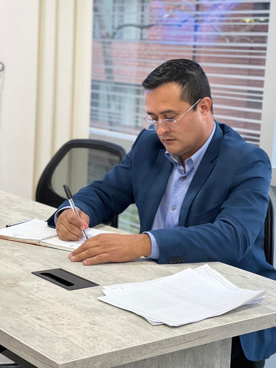 Archivo de Jorge Iván Torres Ramírez: escritura y preparación de documentos.