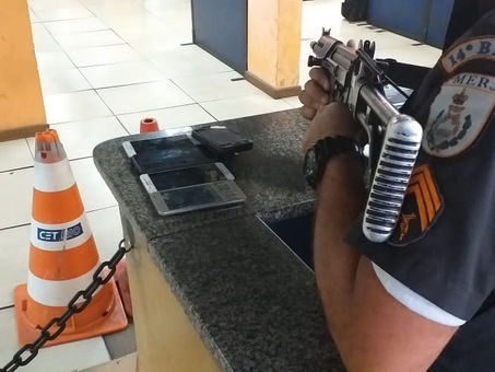 Dois presos pela PM na Rua do Canal em Realengo