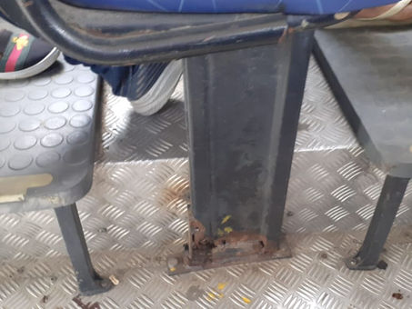 Linha 383: ônibus é fotografado rodando com problemas de manutenção, nessa quarta (31)